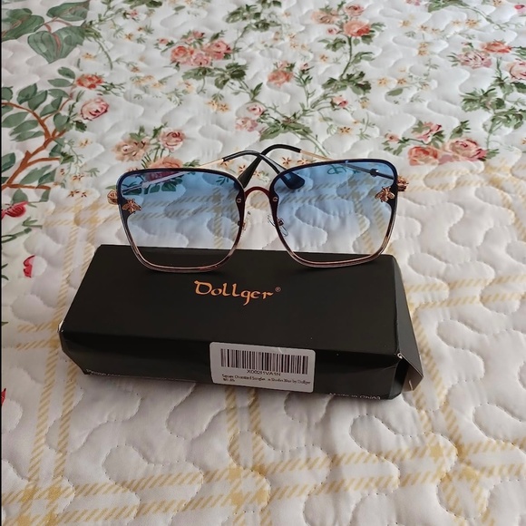 Neiman Marcus Luxury Golden Bee Sunglasses - Picture 1 of 6